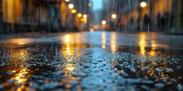 雨水还在下究竟是什么歌？