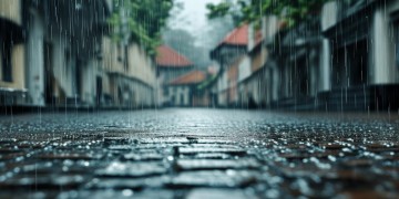 雨是一场意外究竟是哪首歌？